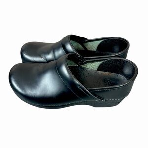 Dansko Professional Black Leather Comfort Clogs Women Sz 40
